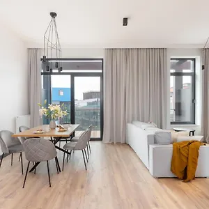 https://rent-like-home-elektrownia-powisle-premium.warsawhotelspoland.com
