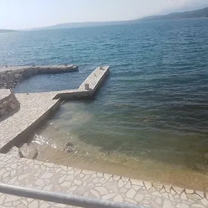 https://apartmani-peric-meka-draga.hotelinzadar.com